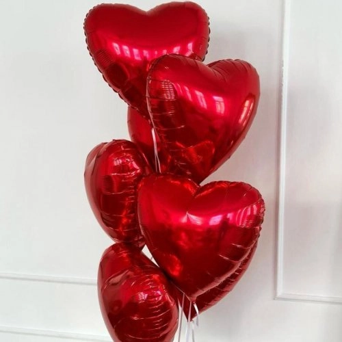 Сет из 7 красных шаров сердце