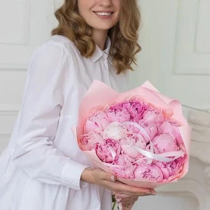 Букет из 15 розовых пионов